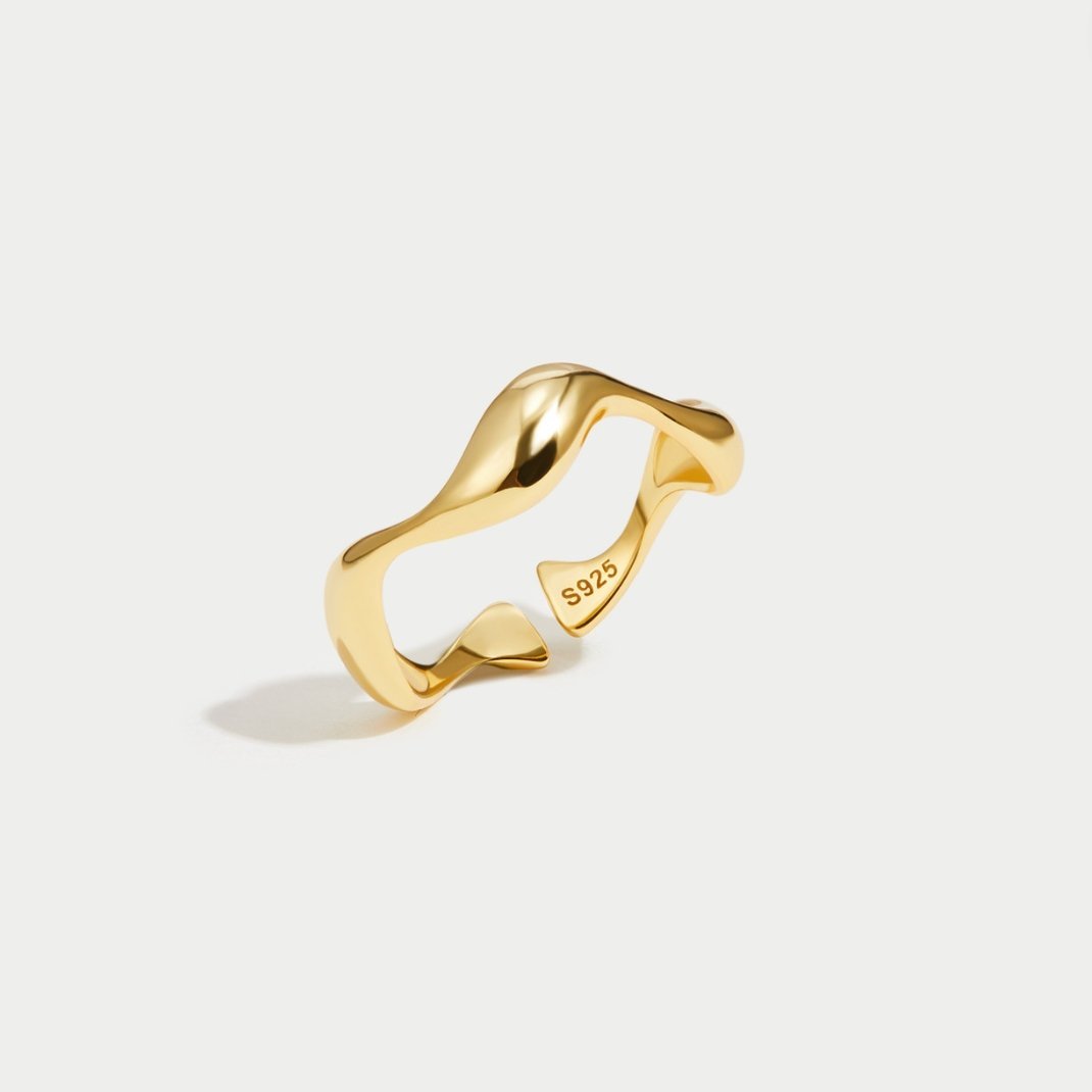 Ring med gyllene våg