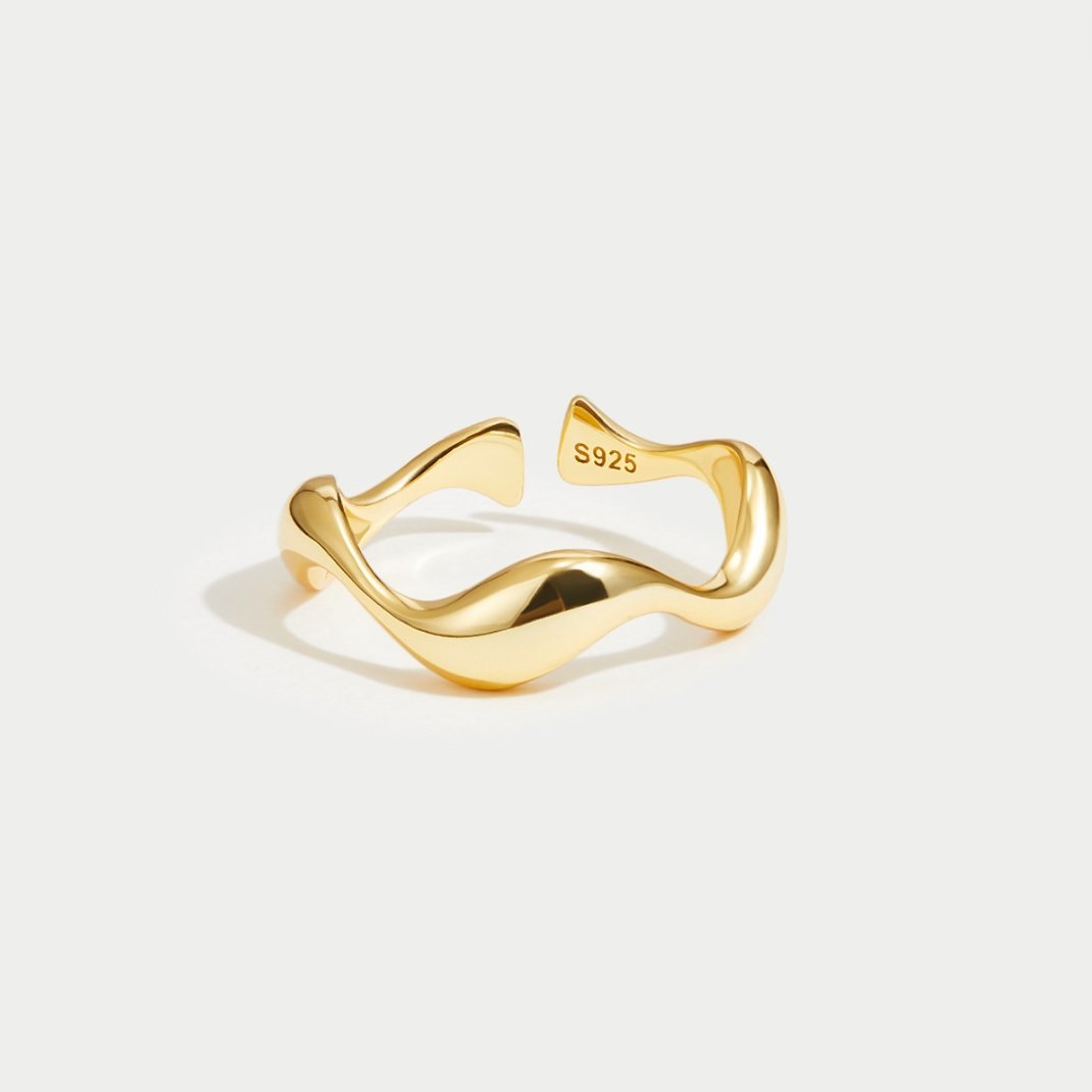 Ring med gyllene våg