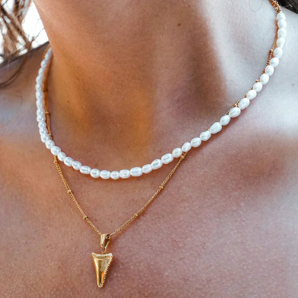 Halsband med sötvattenspärlor