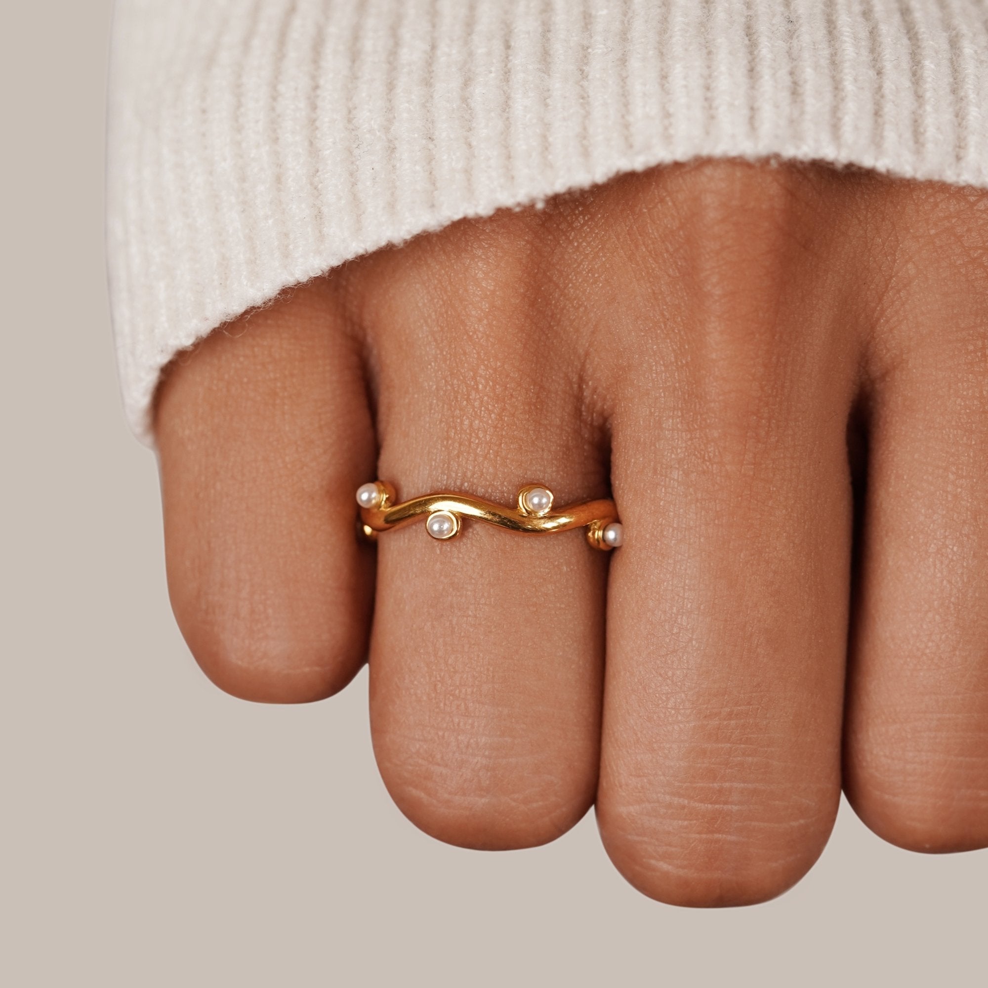 Platt ring med pärlor