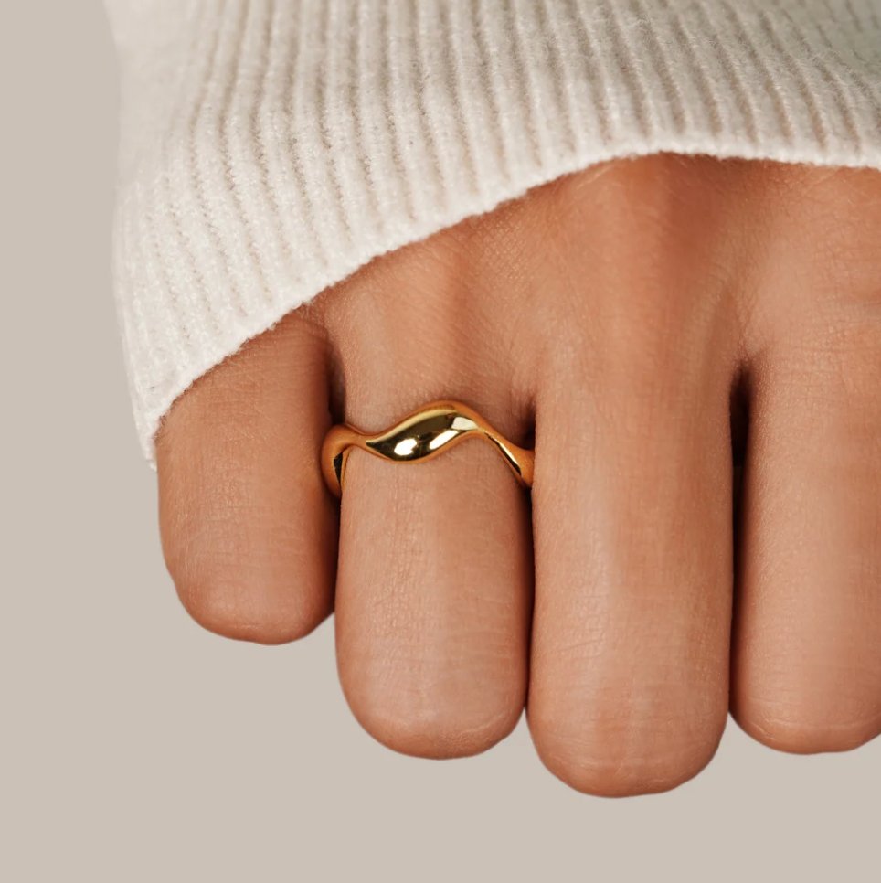 Ring med gyllene våg