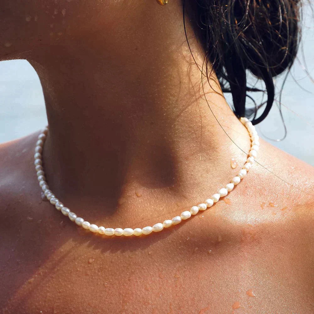 Halsband med sötvattenspärlor