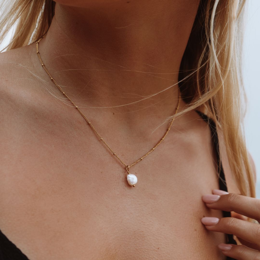Halsband med barockpärlor