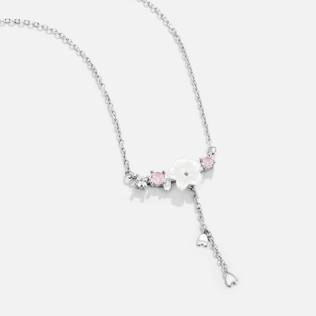 Halsband med körsbärsblommor