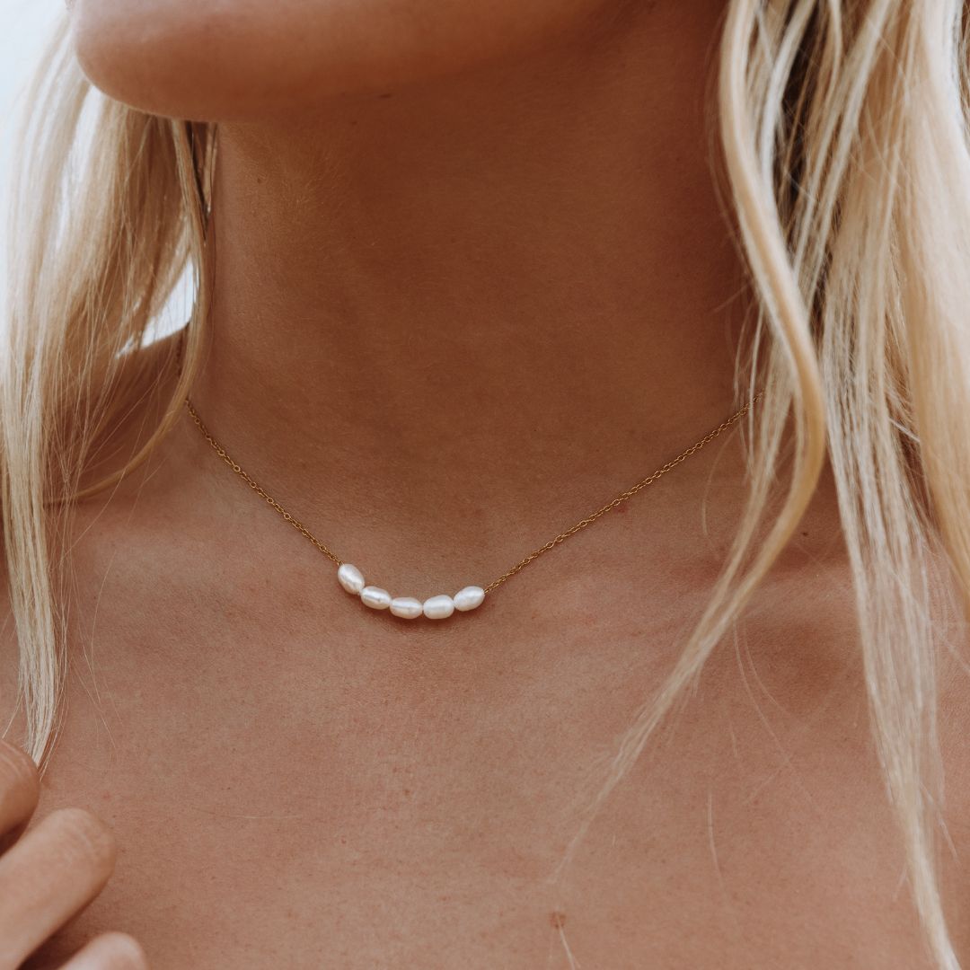 Halsband med sötvattenspärlor