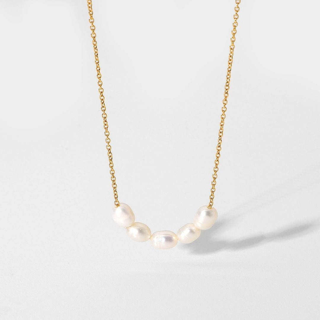 Halsband med sötvattenspärlor