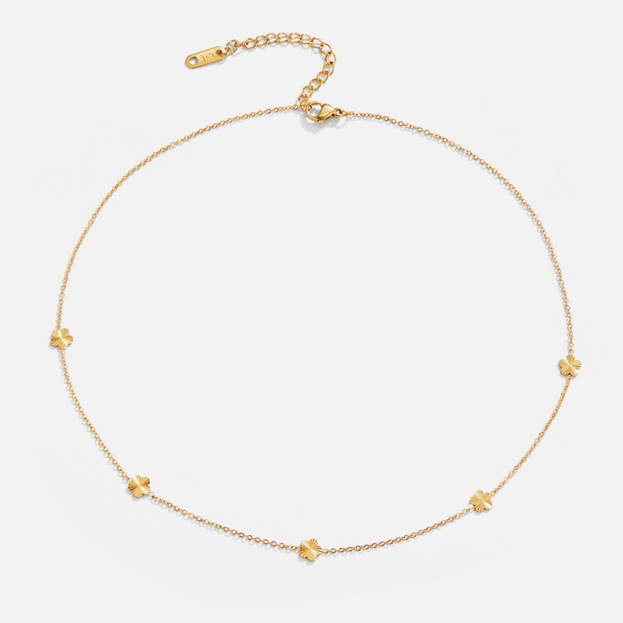 Halsband med blommor