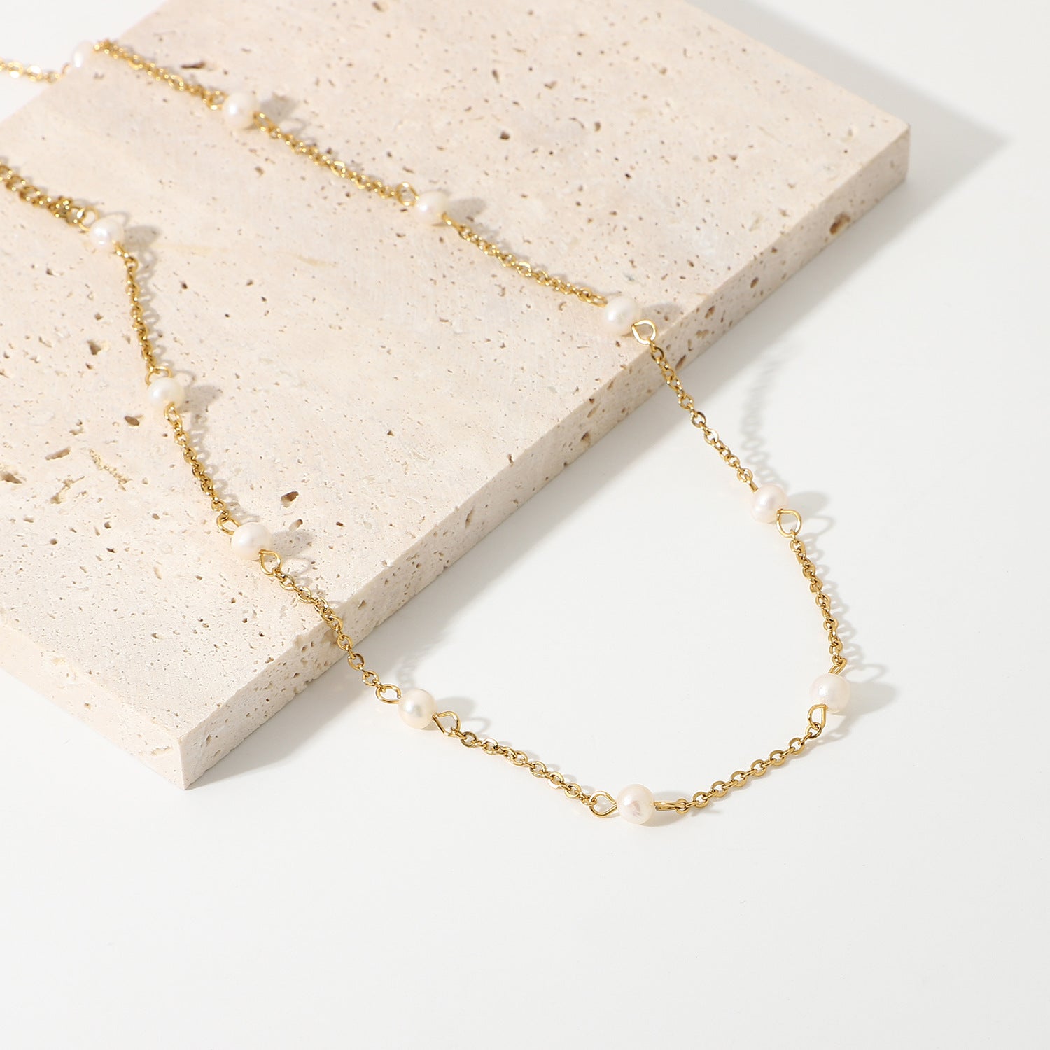 Halsband med pärlor från ön