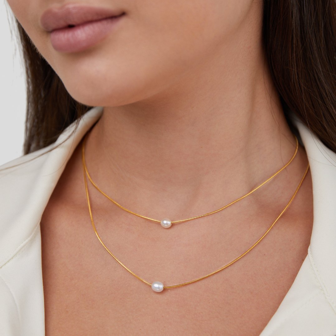 Halsband med flera lager av pärlor