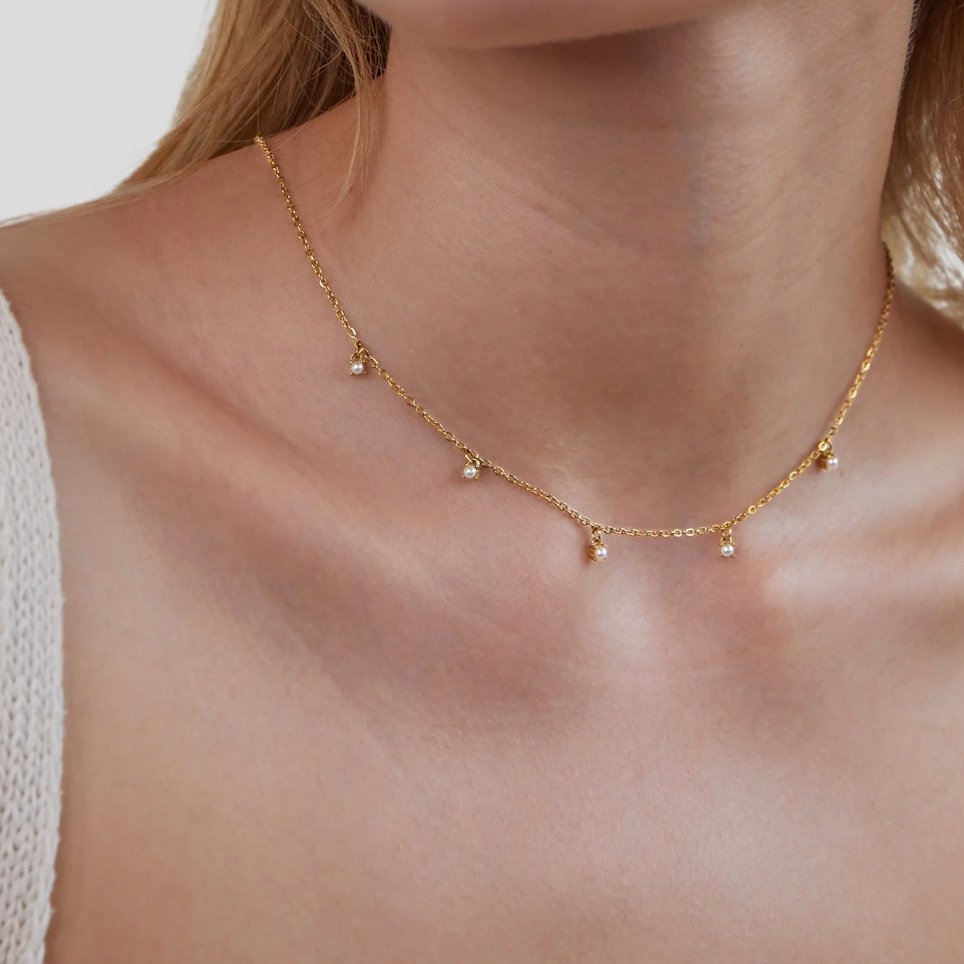 Halsband med pärlor